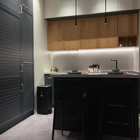 Art- Partment By Gabriel Apartman *