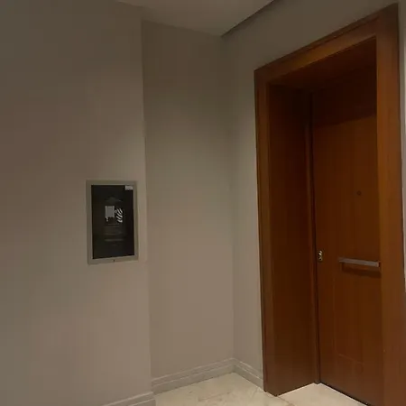 Art- Partment By Gabriel Apartman *